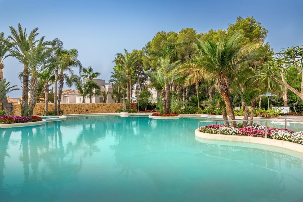 Barcelo La Nucia Palms Hotell Eksteriør bilde The resort's swimming pool