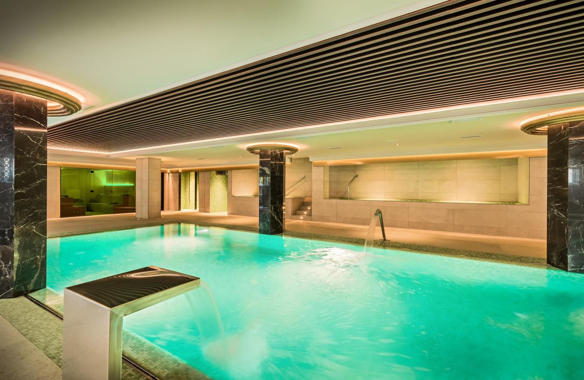 Barcelo La Nucia Palms Hotell Eksteriør bilde The swimming pool at the InterContinental Budapest